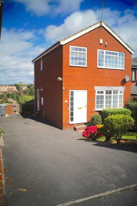 3 Bed House With Exceptional View Holiday home Batley