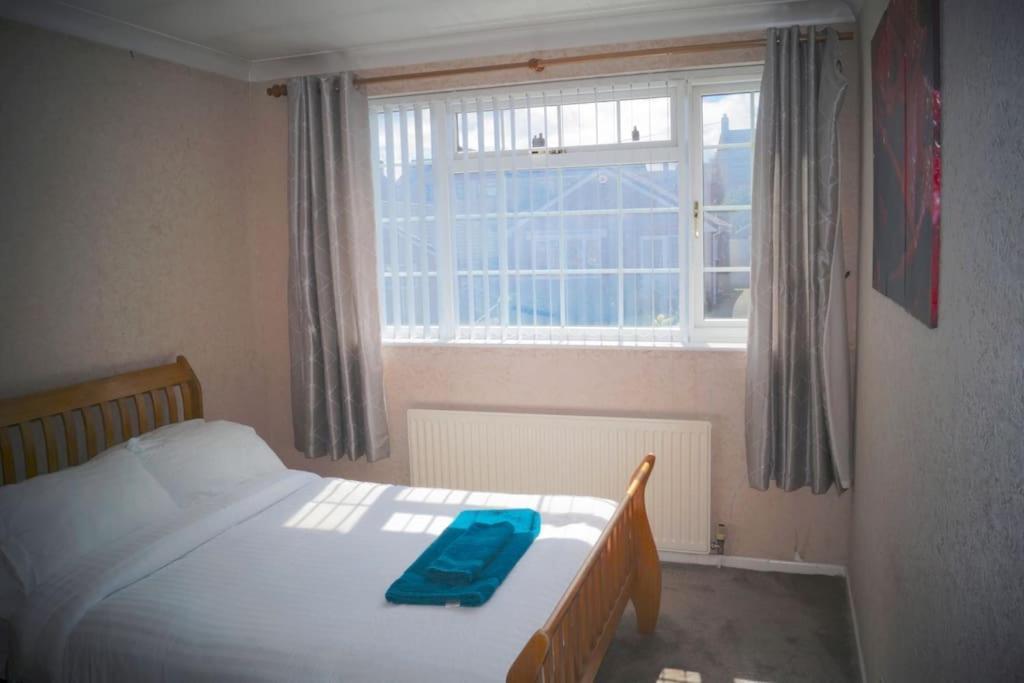 3 Bed House With Exceptional View * Batley