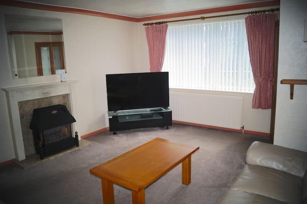 3 Bed House With Exceptional View Holiday home Batley
