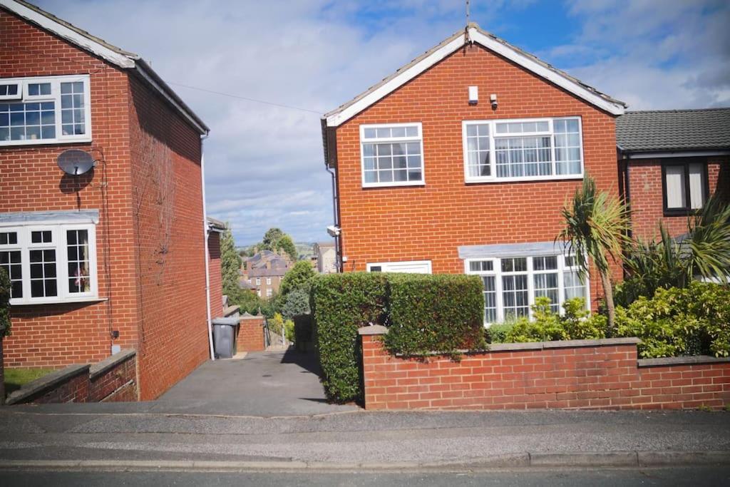 3 Bed House With Exceptional View Batley