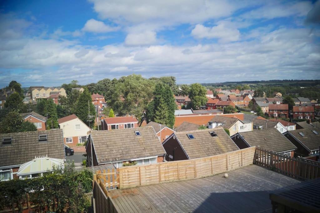 3 Bed House With Exceptional View Holiday home Batley